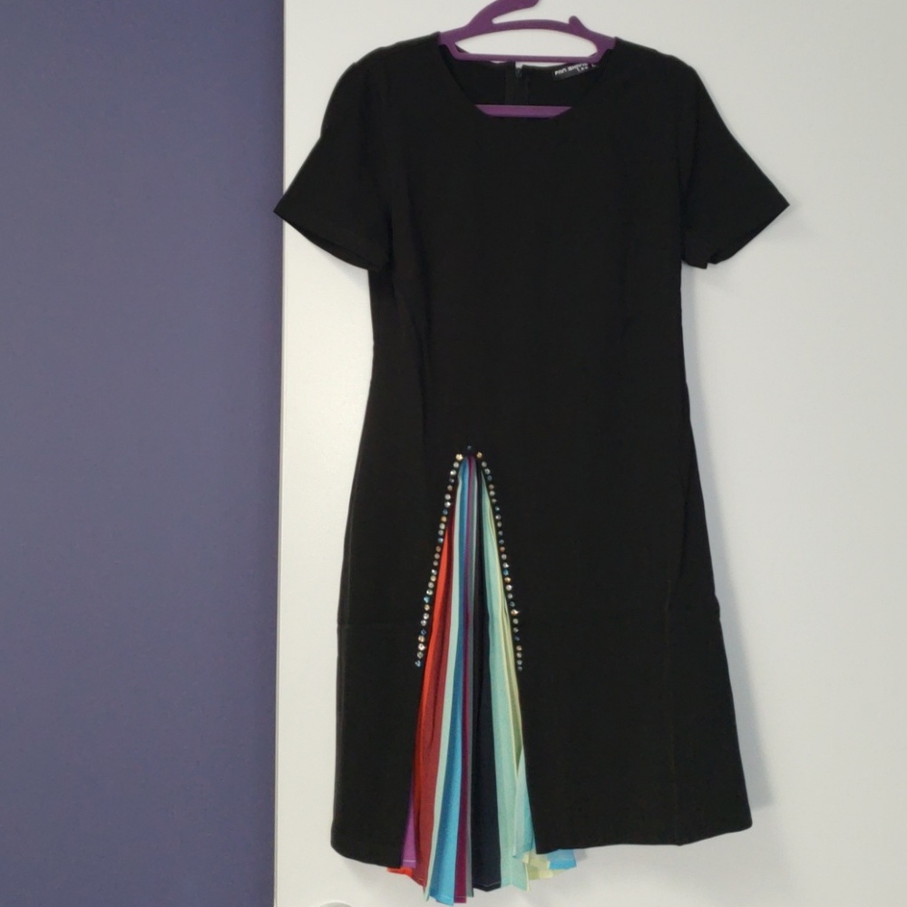 3/30 Black short sleeved dress with color insert